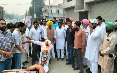 ਆਮ ਆਦਮੀ ਪਾਰਟੀ ਦੇ ਅਹੁਦੇਦਾਰਾਂ ਤੇ ਵਰਕਰਾਂ ਨੇ ਫੂਕਿਆ ਰਾਜਾ ਵੜਿੰਗ ਦਾ ਪੁਤਲਾ