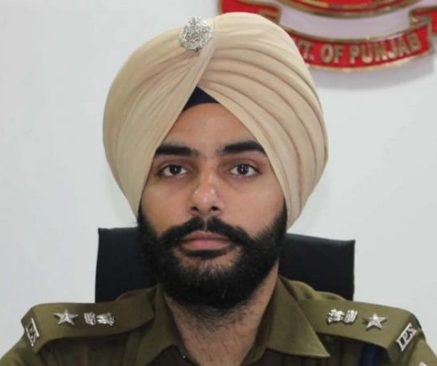 ਪੰਜਾਬ ਸਰਕਾਰ ਨੇ ਐਸ. ਐਸ. ਪੀ. ਅੰਮ੍ਰਿਤਸਰ ਦਿਹਾਤੀ ਮਨਿੰਦਰ ਸਿੰਘ ਕੀਤਾ ਮੁਅੱਤਲ