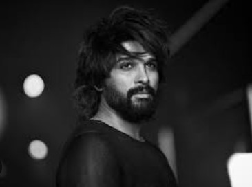 ਅਦਾਕਾਰ ਅੱਲੂ ਅਰਜੁਨ ਸਮੇਤ 23 ਹੋਰਾਂ ਵਿਰੁੱਧ ਦੋਸ਼ ਪੱਤਰ ਦਾਇਰ