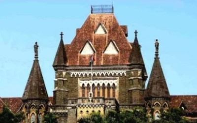 ਭੀੜ ਕਾਰਨ ਟਰੇਨ ਦੇ ਦਰਵਾਜ਼ੇ `ਤੇ ਖੜ੍ਹੇ ਹੋ ਕੇ ਸਫਰ ਕਰਨਾ ਲਾਪ੍ਰਵਾਹੀ ਨਹੀਂ