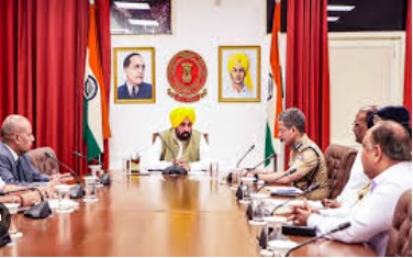 ਮੁੱਖ ਮੰਤਰੀ ਮਾਨ ਨੇ ਕੀਤੀ ਪੰਜਾਬ ਪੁਲਸ ਦੇ ਅਧਿਕਾਰੀਆਂ ਨਾਲ ਉੱਚ ਪੱਧਰੀ ਮੀਟਿੰਗ