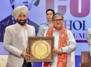 ’ਸੀਯੂ ਸਕਾਲਰਜ਼ ਸਮਿਟ-2025’ ਮੌਕੇ ਵਿਦਿਆਰਥੀਆਂ ਨੂੰ ਕੀਤਾ ਸਨਮਾਨਤ