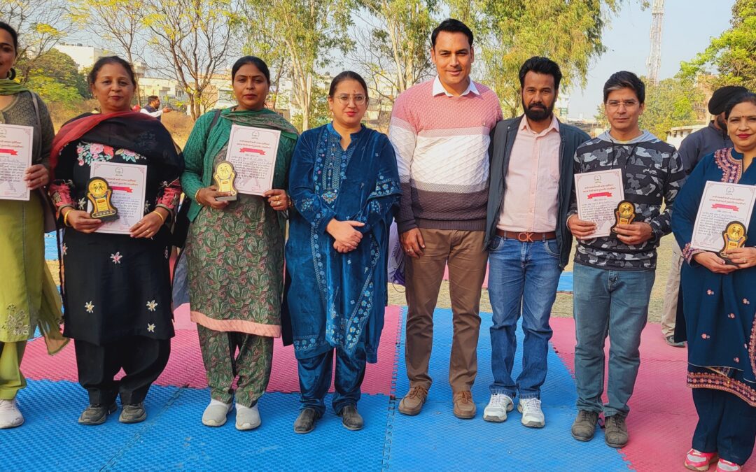 ਬਲਾਕ ਪੱਧਰੀ ਕਰਾਟੇ ਟੂਰਨਾਮੈਂਟ ਦੌਰਾਨ ਅਧਿਆਪਕਾਂ ਨੂੰ ਕੀਤਾ ਸਨਮਾਨਤ