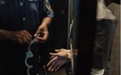 ਪੁਲਸ ਮੁਲਾਜ਼ਮ ਨੂੰ ਧੱਕਾ ਦੇ ਕੇ ਹੱਥਕੜੀ ਸਮੇਤ ਹਵਾਲਾਤੀ ਫਰਾਰ