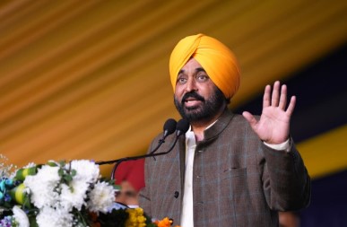 ਰਵਾਇਤੀ ਪਾਰਟੀਆਂ ਦੀ ਮਿਲੀਭੁਗਤ ਕਾਰਨ ਨੌਜਵਾਨਾ ਨੂੰ ਬਾਹਰ ਜਾਣਾ ਪਿਆ : ਮਾਨ