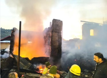 ਹਿਮਾਚਲ ਪ੍ਰਦੇਸ਼ ਦੇ ਸਿਰਮੌਰ ਜਿ਼ਲੇ ਦੇ ਨੌਹਰਾਧਰ ਖੇਤਰ ਵਿਚ ਲੱਗ ਭਿਆਨਕ ਅੱਗ