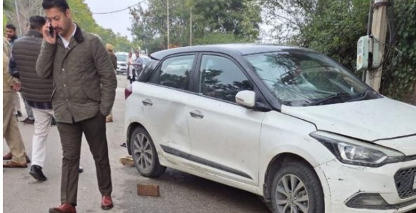 ਐਸ. ਐਸ. ਪੀ. ਮੋਹਾਲੀ ਦੇ ਦਫ਼ਤਰ ਦੇ ਬਾਹਰ ਸਰੇਆਮ ਕੀਤਾ ਨੌਜਵਾਨ ਦਾ ਕਤਲ