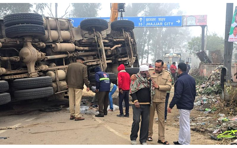 Jhajjar Tragedy: Teen Cyclist Crushed to Death by Overturning Truck; Driver Flees Spot