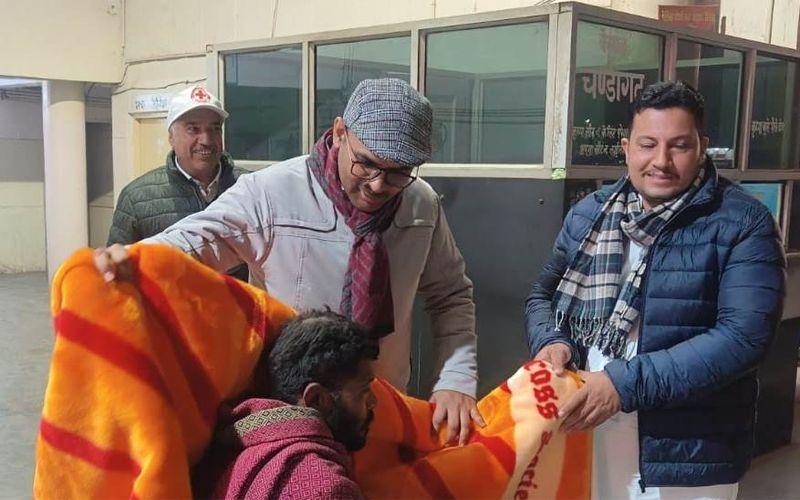 Sirsa: Officials Provide Blankets to Homeless as Cold Wave Intensifies
