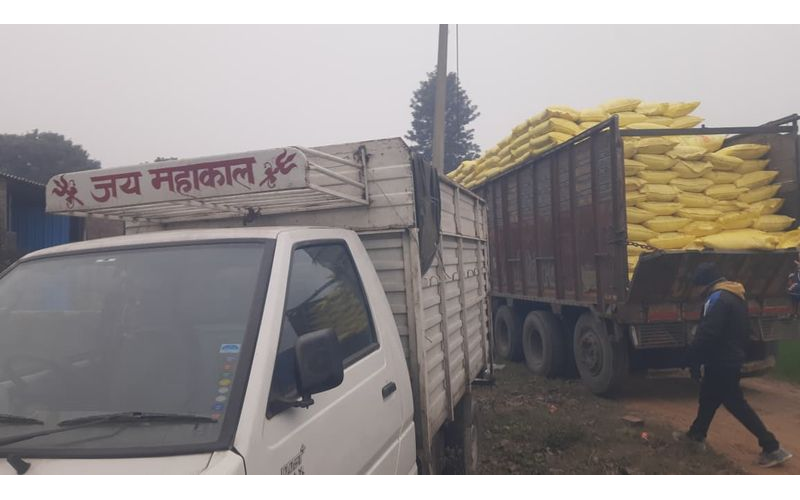 Yamunanagar: Farmers Catch 3 Trucks Illegally Transporting 2,120 Urea Bags