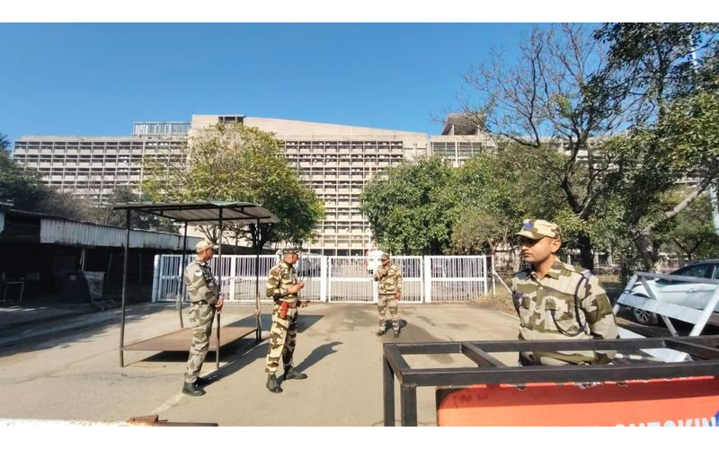 ਚੰਡੀਗੜ੍ਹ ਦੇ ਸਕੱਤਰੇਤ ‘ਚ ਬੰਬ ਦੀ ਖ਼ਬਰ ਨਾਲ ਪੈ ਗਈਆਂ ਭਾਜੜਾਂ