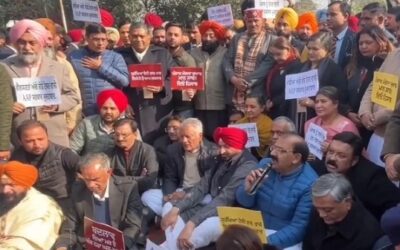 ਭਾਜਪਾ ਆਗੂਆਂ ਨੇ ਦਿੱਤਾ ਮੁੱਖ ਮੰਤਰੀ ਦੀ ਰਿਹਾਇਸ਼ ਅੱਗੇ ਧਰਨਾ