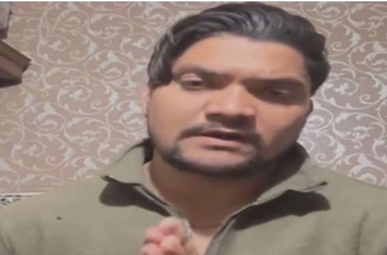 ਸ੍ਰੀ ਹਰਿਮੰਦਰ ਸਾਹਿਬ ਸਰੋਵਰ ਵਿਚ ਵੁਜ਼ੂ ਕਰਨ ਵਾਲੇ ਨੂੰ ਪੁਲਸ ਨੇ ਲਿਆਂਦਾ ਅੰਮ੍ਰਿਤਸਰ