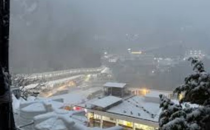 ਮੀਂਹ ਤੇ ਬਰਫਬਾਰੀ ਦੇ ਚਲਦਿਆਂ ਮਾਤਾ ਵੈਸ਼ਨੋ ਦੇਵੀ ਯਾਤਰਾ ਅਸਥਾਈ ਤੌਰ ਤੇ ਮੁਅੱਤਲ