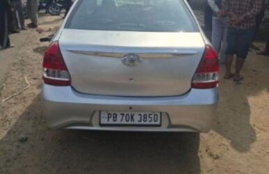 ਕਾਰ ਦੇ ਮੋਟਰਸਾਈਕਲ ਨੂੰ ਟੱਕਰ ਮਾਰਨ ਕਾਰਨ ਮਹਿਲਾ ਦੀ ਮੌਤ ਪਤੀ ਜ਼ਖ਼ਮੀ