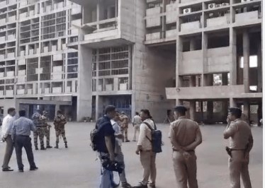 ਹਰਿਆਣਾ ਸਕੱਤਰੇਤ ਦੀ ਬਿਲਡਿੰਗ ਤੋਂ ਕਰਮਚਾਰੀ ਨੇ ਛਾਲ ਮਾਰ ਕੀਤੀ ਆਤਮ-ਹੱਤਿਆ