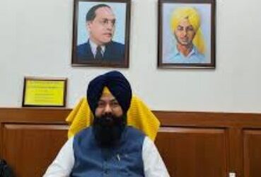 ਐਸ. ਸੀ. ਕਮਿਸ਼ਨ ਚੇਅਰਮੈਨ ਨੇ ਪੰਚਾਇਤ ਸੈਕਟਰੀ ਤੇ ਬੀ. ਡੀ. ਪੀ. ਓ. ਕੀਤੇ ਮੁਅੱਤਲ