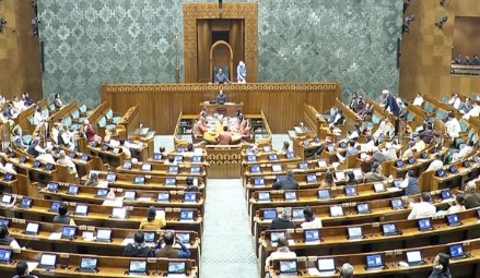 ਹੰਗਾਮਾ ਕਰਨ ਤੇ ਲੋਕ ਸਭਾ ਵਿਚੋਂ 8 ਕਾਂਗਰਸੀ ਸੰਸਦ ਮੈਂਬਰ ਮੁਅੱਤਲ