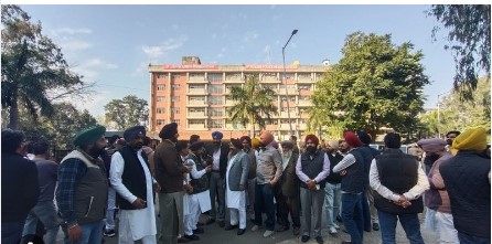 ਅਕਾਲੀ ਦਲ ਨੇ ਠੋਕਿਆ ਡੀ. ਜੀ. ਪੀ. ਦਫ਼ਤਰ ਬਾਹਰ ਧਰਨਾ