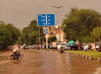 ਚੰਡੀਗੜ੍ਹ ਤੇ ਮੋਹਾਲੀ ਵਿਚ ਮੀਂਹ ਪੈਣ ਨਾਲ ਮੌਸਮ ਹੋਇਆ ਠੰਢਾ ਠਾਰ