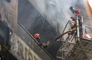 ਰਿਹਾਇਸ਼ੀ ਬਿਲਡਿੰਗ ਵਿਚ ਅੱਗ ਲੱਗਣ ਕਾਰਨ 9 ਪਰਿਵਾਰਕ ਮੈਂਬਰ ਸੜੇ