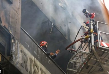 ਰਿਹਾਇਸ਼ੀ ਬਿਲਡਿੰਗ ਵਿਚ ਅੱਗ ਲੱਗਣ ਕਾਰਨ 9 ਪਰਿਵਾਰਕ ਮੈਂਬਰ ਸੜੇ