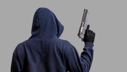 ਸਕੂਟਰੀ ਸਵਾਰ ਨੇ ਨੌਜਵਾਨ ਤੇ ਗੋਲੀਆਂ ਚਲਾ ਕੇ ਕੀਤਾ ਗੰਭੀਰ ਜ਼ਖ਼ਮੀ