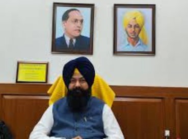 ਵਿਦਿਆਰਥੀ ਨੂੰ ਦਾਖਲਾ ਨਾ ਦੇਣ ਵਾਲਾ ਪ੍ਰਿੰਸੀਪਲ ਕਮਿਸ਼ਨ ਵਲੋਂ ਤਲਬ