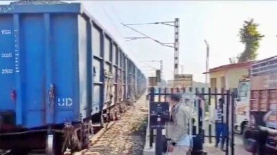 ਜੌਨਪੁਰ `ਚ ਕਪਲਿੰਗ ਟੁੱਟਣ ਨਾਲ ਦੋ ਹਿੱਸਿਆਂ `ਚ ਵੰਡੀ ਗਈ ਮਾਲਗੱਡੀ