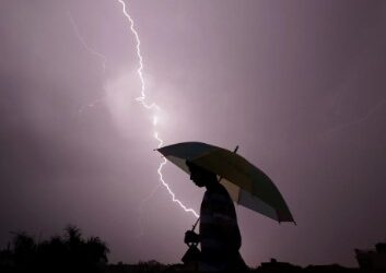 ਬਿਜਲੀ ਡਿੱਗਣ ਤੇ ਤੂਫਾਨ ਦੇ ਚਲਦਿਆਂ ਕਈਆਂ ਦੀ ਮੌਤ ਤੇ ਕਈ ਜ਼ਖ਼ਮੀ