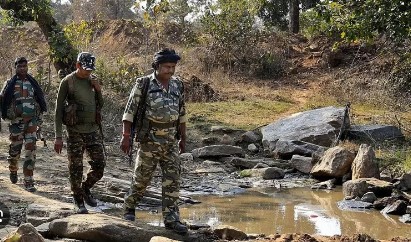 15 ਲੱਖ ਦੇ ਇਨਾਮੀ ਨਕਸਲੀ ਸਮੇਤ 4 ਜਣੇ ਕੀਤੇ ਢੇਰ