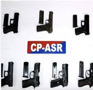 ਪੁਲਸ ਨੇ ਅੰਤਰਰਾਸ਼ਟਰੀ ਹਥਿਆਰਾਂ ਦੀ ਤਸਕਰੀ ਗਿਰੋਹ ਦਾ ਕੀਤਾ ਪਰਦਾਫਾਸ਼