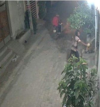 ਗਲਤ ਤਰੀਕੇ ਨਾਲ ਵਾਹਨ ਚਲਾਉਣ ਤੋਂ ਰੋਕਣ ਤੇ ਨੌਜਵਾਨਾਂ ਲਗਾਈ ਘਰ ਨੂੰ ਅੱਗ