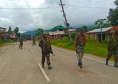 ਅੱਤਵਾਦੀਆਂ ਵਲੋਂ ਸੁੱਟੇ ਗਏ ਬੰਬ ਕਾਰਨ ਦੋ ਬੱਚਿਆਂ ਦੀ ਮੌਤ ਤੇ ਮਾਂ ਜਖਮੀ