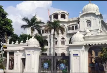 ਜ਼ਮੀਨ ਵੇਚਣ ਦੇ ਮਾਮਲੇ ਵਿਚ ਐਸ. ਜੀ. ਪੀ. ਸੀ. ਨੇ ਕੀਤਾ ਦੋ ਅਧਿਕਾਰੀਆਂ ਨੂੰ ਸਸਪੈਂਡ