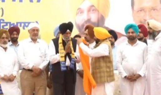 ਮੁੱਖ ਮੰਤਰੀ ਪੰਜਾਬ ਭਗਵੰਤ ਮਾਨ ਨੇ ਕੀਤਾ ਰੱਖੜਾ ਦਾ ਪਾਰਟੀ ਵਿਚ ਸਵਾਗਤ