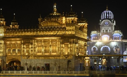 ਸ੍ਰੀ ਹਰਿਮੰਦਰ ਸਾਹਿਬ ਵਿਖੇ ਨੌਜਵਾਨ ਨੇ ਕੀਤੀ ਬੇਅਦਬੀ ਦੀ ਕੋਸਿ਼ਸ਼