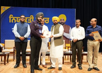 ਮੁੱਖ ਮੰਤਰੀ ਨੇ ਪਾਵਰ ਕਾਰਪੋਰੇਸ਼ਨ ਵਿਚ ਭਰਤੀ ਨੌਜਵਾਨਾਂ ਨੂੰ ਨਿਯੁਕਤੀ ਪੱਤਰ ਸੌਂਪੇ