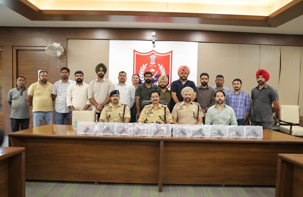ਪਟਿਆਲਾ ਪੁਲਸ ਵੱਲੋਂ ਲੁੱਟਾਖੋਹਾਂ ਕਰਨ ਵਾਲੇ ਗਿਰੋਹ ਦੇ ਮੈਂਬਰ ਪਿਸਟਲਾਂ ਸਮੇਤ ਕਾਬੂ
