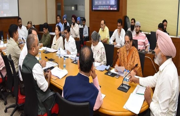 ਡੀ. ਸੀਜ. ਨੂੰ ਵਿਕਾਸ ਕਾਰਜਾਂ ‘ਚ ਤੇਜ਼ੀ ਲਿਆਉਣੀ ਚਾਹੀਦੀ: ਹਰਪਾਲ ਸਿੰਘ ਚੀਮਾ