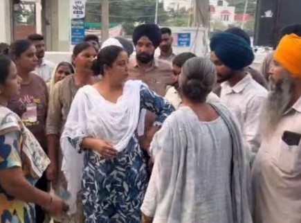 ਮਹਿਲਾ ਮਰੀਜ਼ ਦੀ ਮੌਤ ‘ਤੇ ਰੋਸ ਵਿਚ ਆਏ ਪਰਿਵਾਰਕ ਮੈਂਬਰਾਂ ਕੀਤਾ ਪ੍ਰਦਰਸ਼ਨ