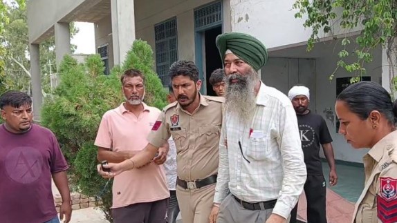 ਸਕੂਲ ਦੇ ਪ੍ਰਿੰਸੀਪਲ ‘ਤੇ ਲੱਗੇ ਵਿਦਿਆਰਥਣਾਂ ਨੂੰ ਗਲਤ ਤਰੀਕੇ ਨਾਲ ਛੂਹਣ ਦੇ ਦੋਸ਼
