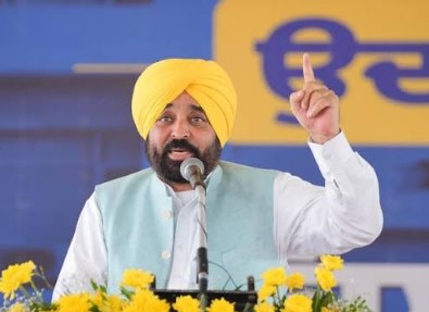 ਮੁੱਖ ਮੰਤਰੀ ਪੰਜਾਬ ਭਗਵੰਤ ਮਾਨ ਨੇ ਕੀਤਾ ਸਵੀਮਿੰਗ ਪੂਲ ਦਾ ਉਦਘਾਟਨ