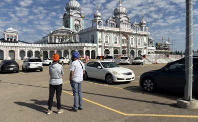 ਗੁਰਦੁਆਰਾ ਅੰਦਰ ਵੜ ਕੇ ਬੇਅਦਬੀ ਤੇ ਦੋ ਸਿੰਘਾਂ ਨੂੰ ਗੋਰੇ ਨੇ ਕੀਤੇ ਜਖਮੀ