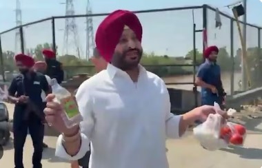 ਸਾਬਕਾ ਕੇਂਦਰੀ ਮੰਤਰੀ ਨੇ ਮੁੱਖ ਮੰਤਰੀ ਪੰਜਾਬ ਦੇ ਕਾਫਲੇ ‘ਤੇ ਸੁੱਟੇ ਆਂਡੇ ਤੇ ਟਮਾਟਰ